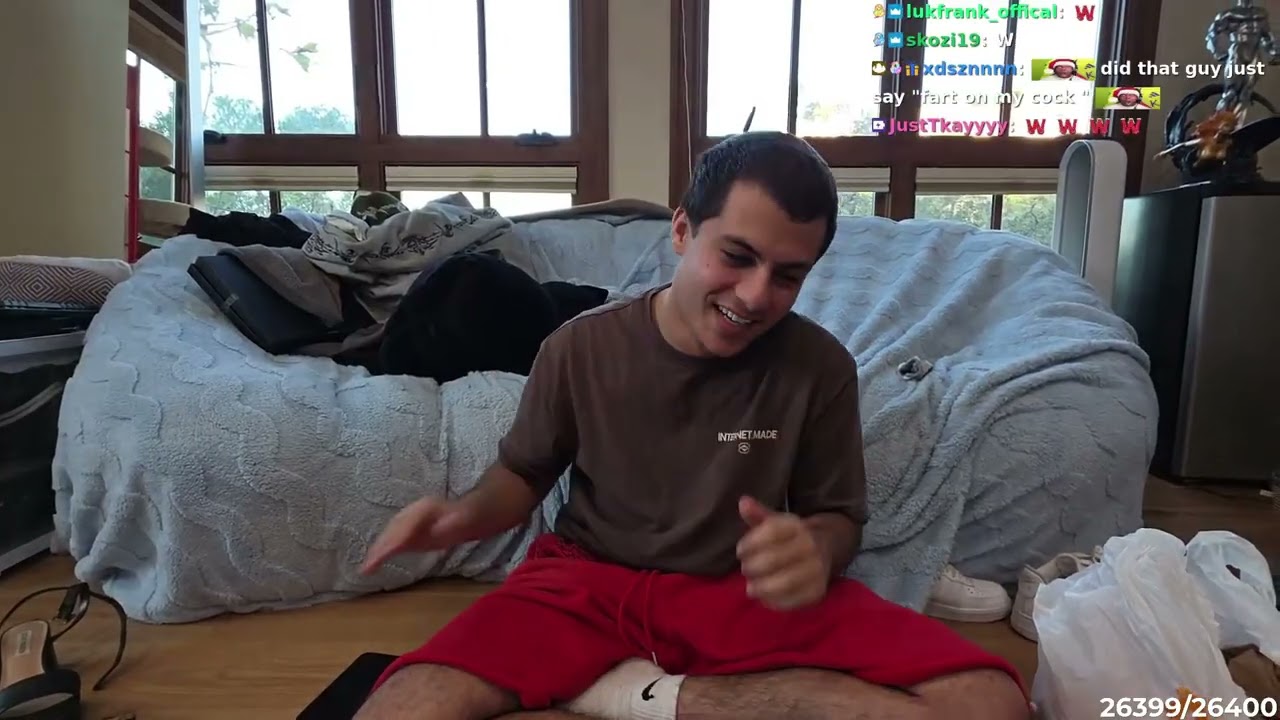 Stableronaldo tries the Cinna Popeyes meal + Swedish Mukbang