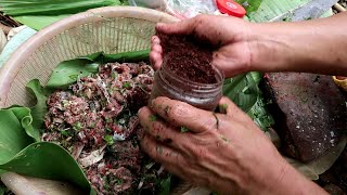 Catfish salad mixed with brown tubers | Horror asian cuisine