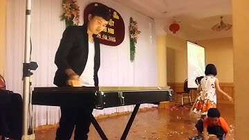 Hoa si ve tranh cat live Nguyễn Tiến