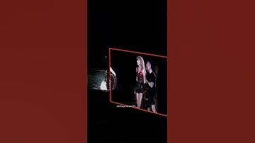 Taylor Swift faced an issue with her in-ear monitors onstage 👂❌