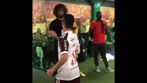 Michael chegando no vestiário depois de a bela atuação contra o Palmeiras 🔴⚫