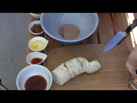Grill Dome Kamados - Apple Cinnamon Caramel Monkey Bread
