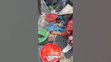 Mua thức ăn tươi ngon // Tại khu chợ - Ở TP Huế - tronpiu vlog #shorts