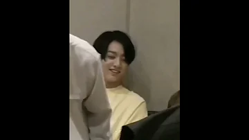 حضن كوك مكان تاي المفضل Bts V Jungkook Short Shorts Funny 