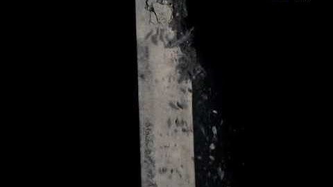 Pin-ended Column - Slow Motion Compression Failure