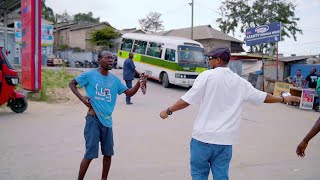 ACHOMOA KISU MBELE YA CAMERA BILA KUJALI CHOCHOTE / MOTOWN SANYA NA BUSEBOI WATAKA KUKIMBIA screenshot 1