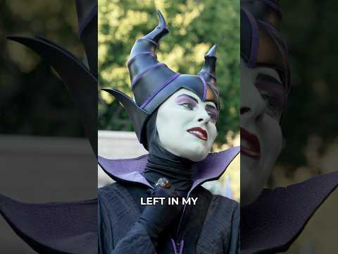 ماليفسنت ضد أنستازيا مواجهة شريرة ديزني في ديزني لاند