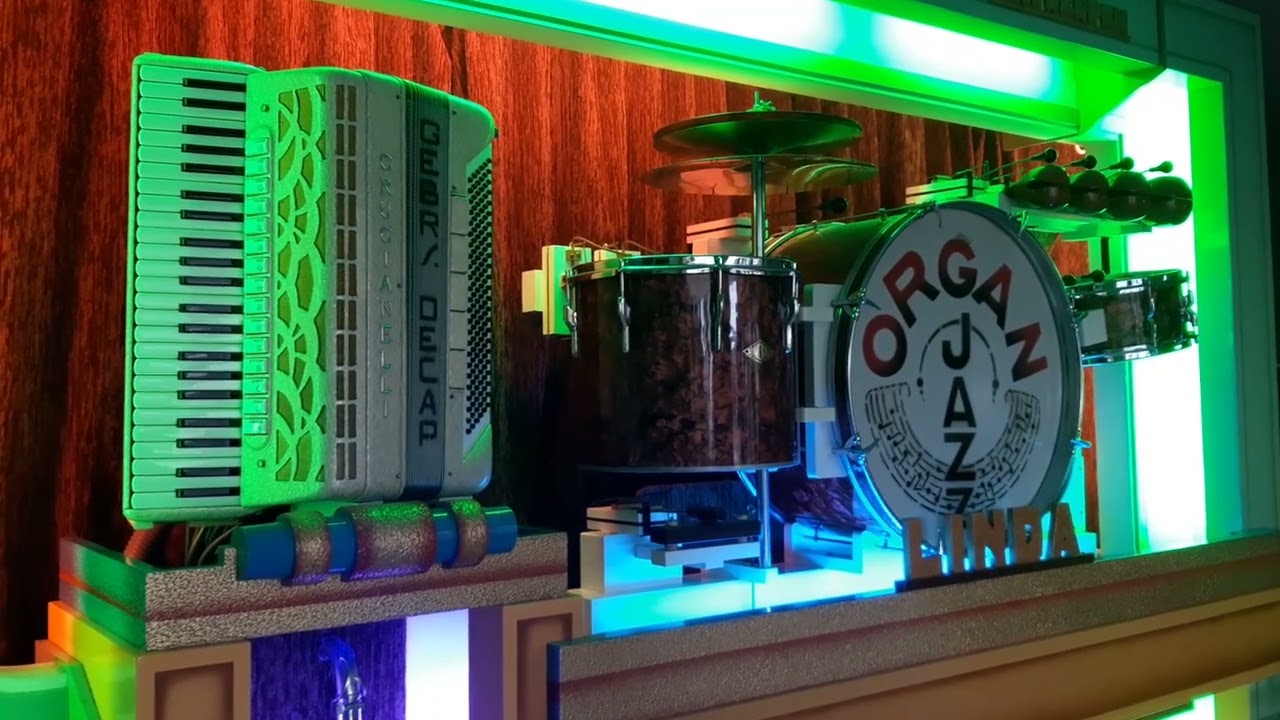 72 toets Decap dansorgel 'Linda' speelt in afspanning de Croone in Stabroek