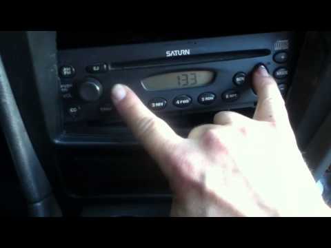 How to set the clock on a Saturn car radio