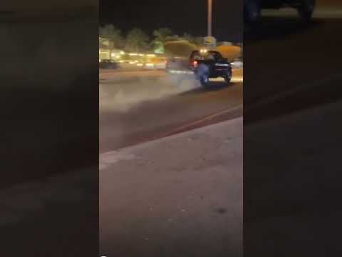 الاسود يذبح لونه لايك اشتراك يا كفو