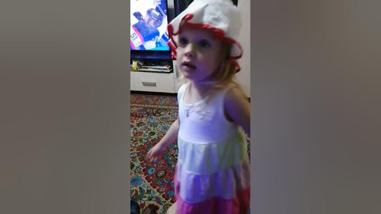 дочка танцует медляк🤩🌹 - YouTube