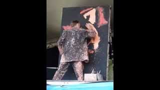 Jon Hicks paints Joe Strummer in 5 minutes upside down