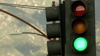 Почему красный сигнал светофора расположен сверху.