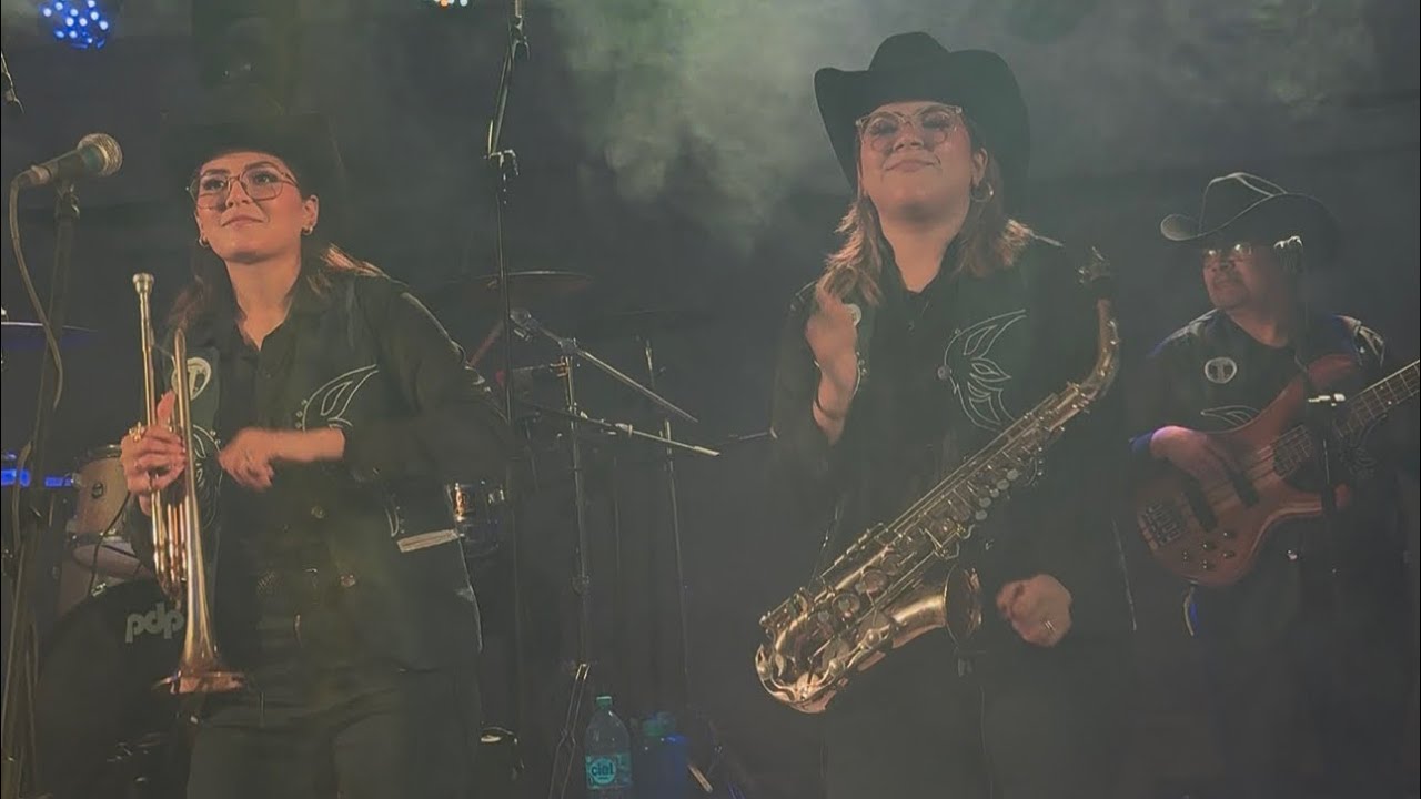 Levanta La Mano - Grupo La Tromba (En Vivo)