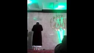 Habib  Nabil Al Musawa sedang sholat