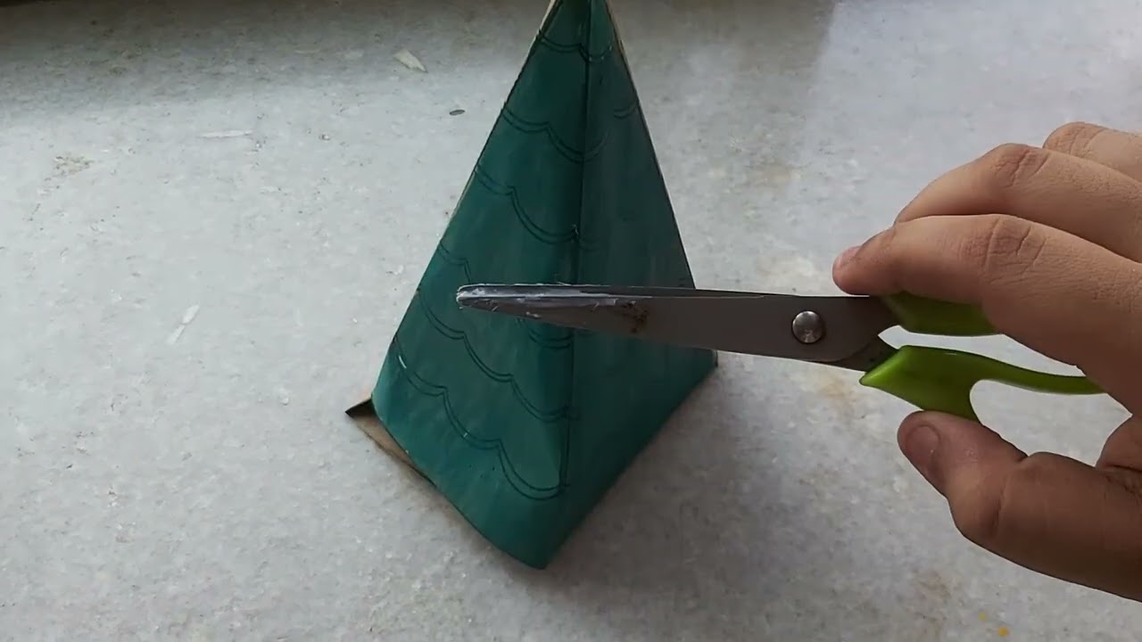 Making a Christmas tree with the blinkit bag of winter theme! ☃️☃️☃️