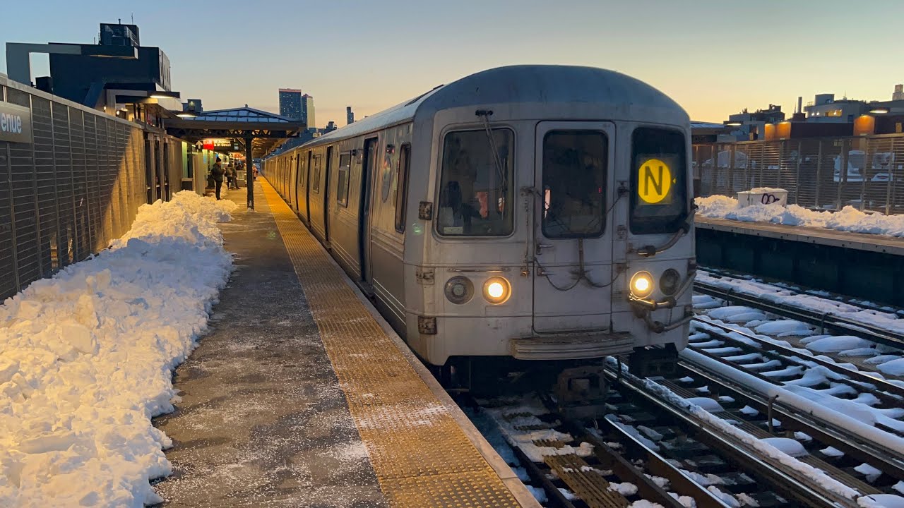 NYC Subway - (N) & (W) Trains at 30th Avenue (2/24/26)