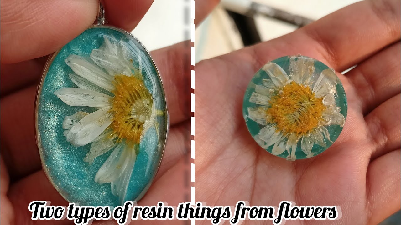 Two types of things from flowers and resin 