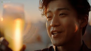 小栗旬、夕暮れのベランダで贅沢にビールを楽しむ　「ザ・プレミアム・モルツ」新TVCM