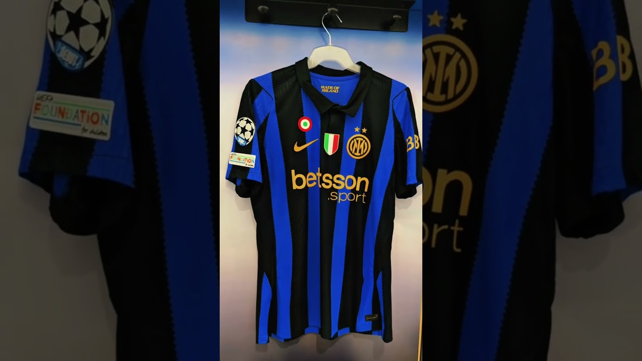 Debut patch, special feeling 🖤💙