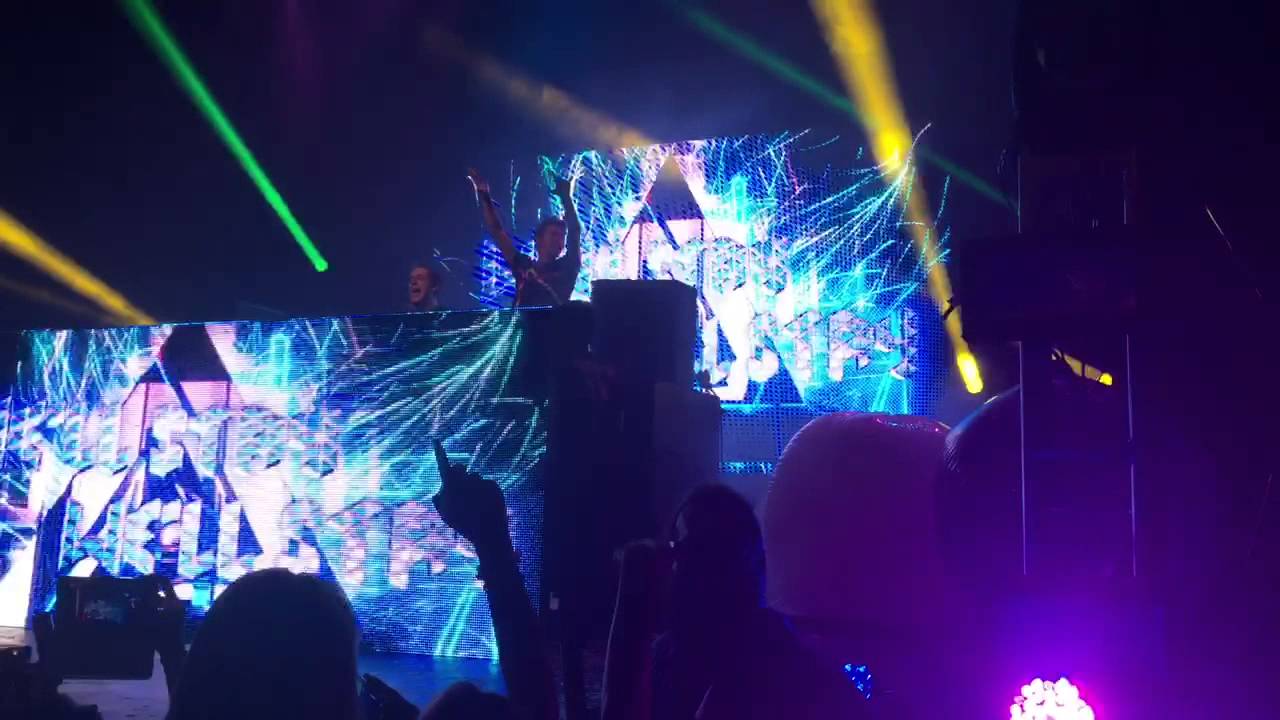 Tritonal- Untouchable live