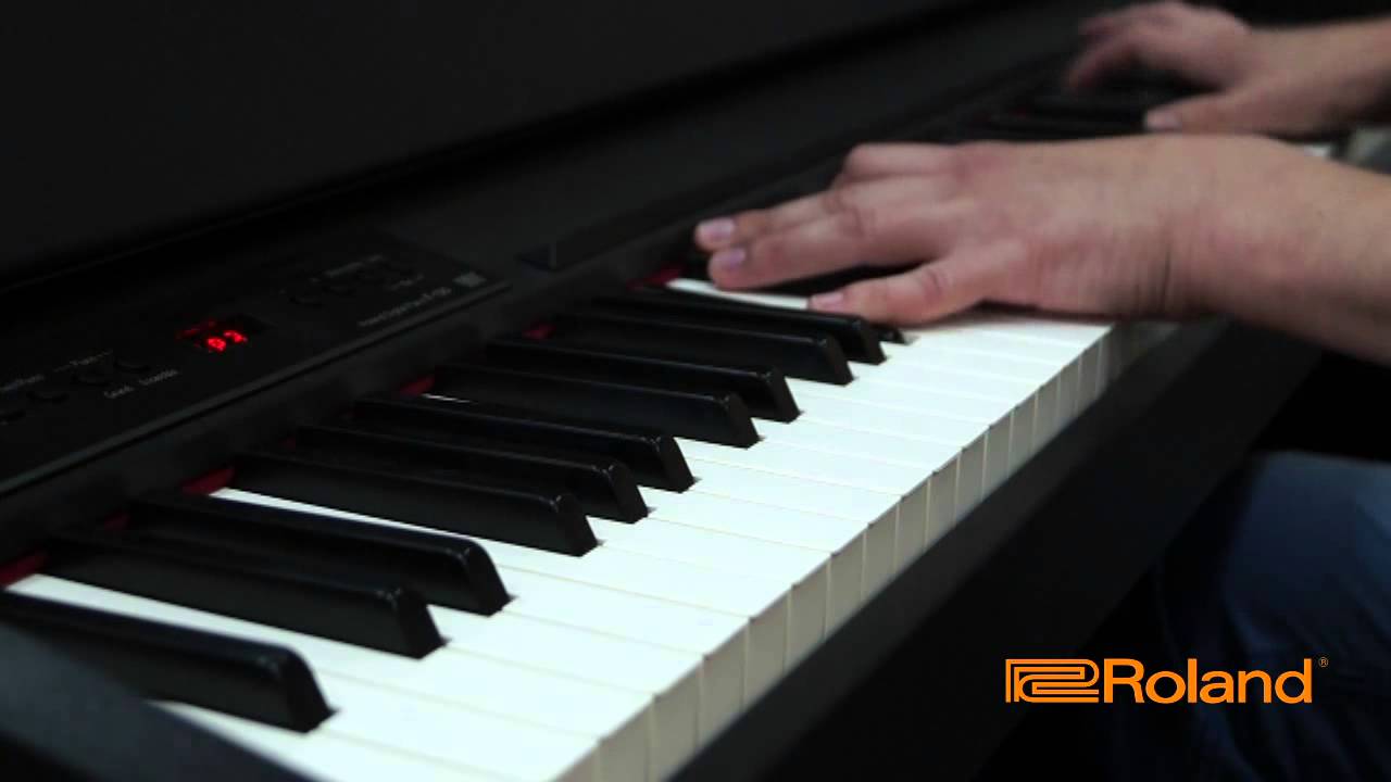 Демонстрация цифрового фортепиано ROLAND F-120-SBA
