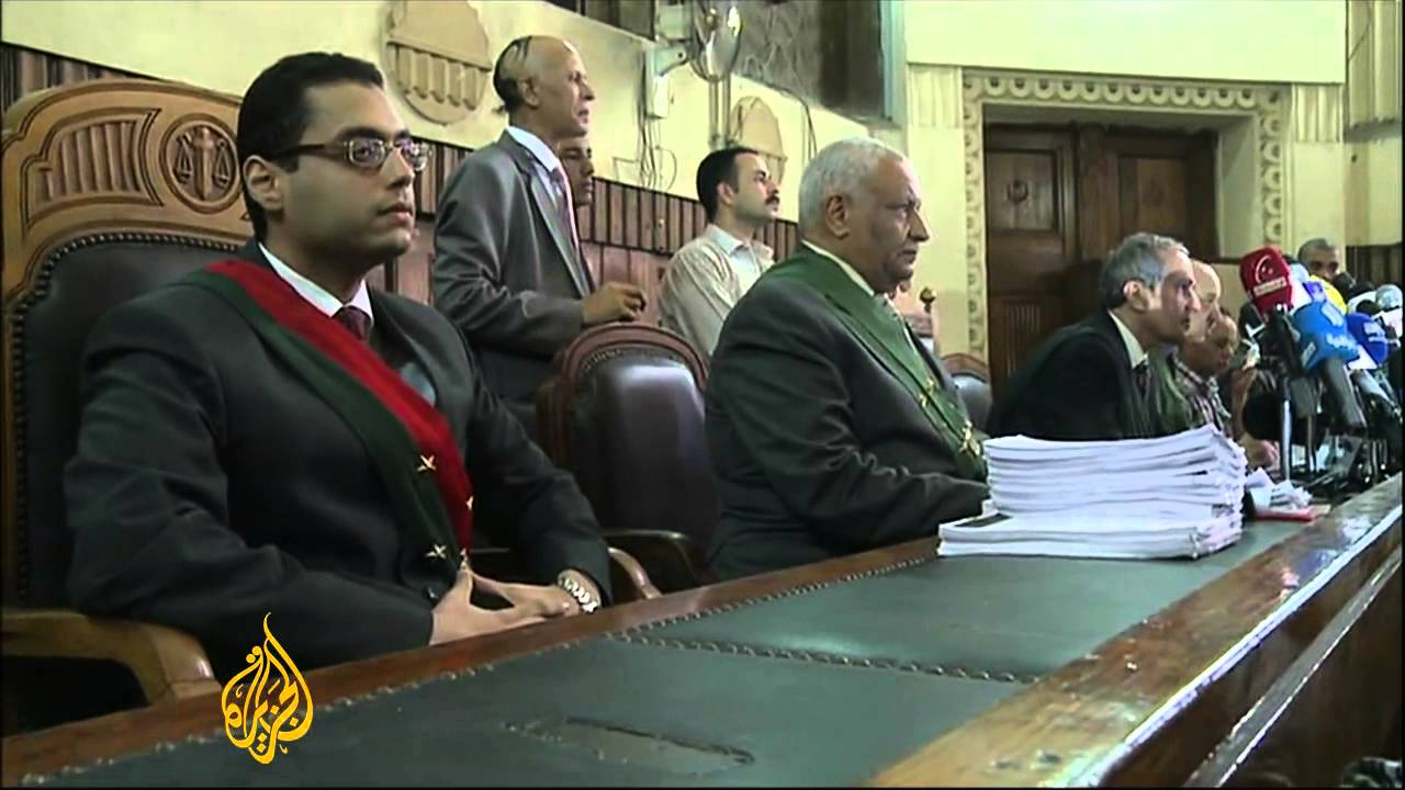 مثُل الرئيس المصري مبارك أمام المحكمة