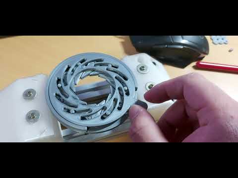 3D printed mechanical Iris box / aperture