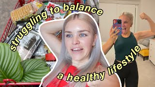 BALANCING A HEALTHY LIFESTYLE is *HARD* | my workouts, studying + being productive *weekly vlog*