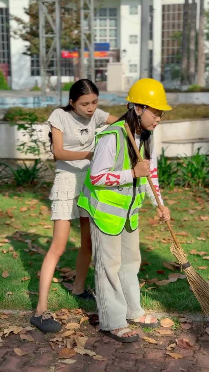 LNS - Robot dọn vệ sinh đầy năng lượng || Powerful cleaning robot