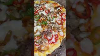 بيتزا الخضر بحجم عائلي تهنيك من الفطور pizza vegetarian  shorts