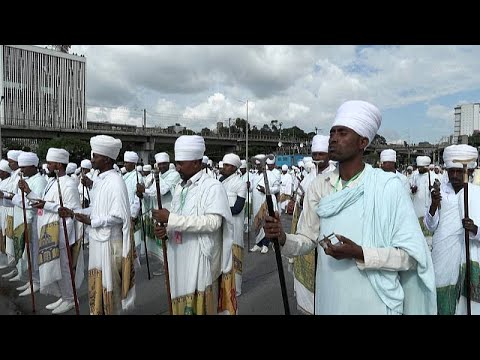 شاهد المسيحيون في إثيوبيا يحتفلون بعيد الصليب