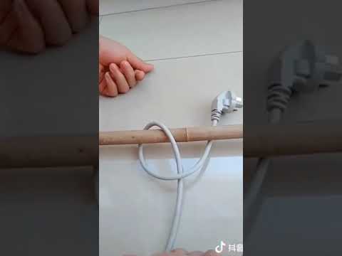 Video: Bir elektrik prizinden sıkışmış bir fiş nasıl çıkarılır?