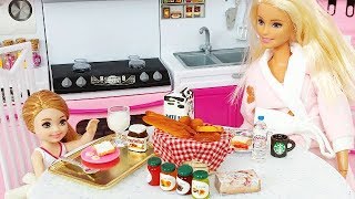 💓BARBIE MORNING ROUTINE💓CHELSEA BEDROOM DOLLHOUSE💓DRESS UP BREAKFAST💓MATINALE MAISON DE POUPÉES