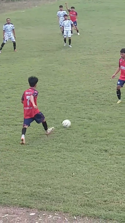 Perebutan bola hampir kena sikut #video #viralvideo #shorts #shortvideo #sports #football #quotes