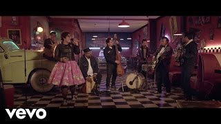 Video voorbeeld van "La Santa Cecilia - México Americano (En Vivo) ft. Rebel Cats"