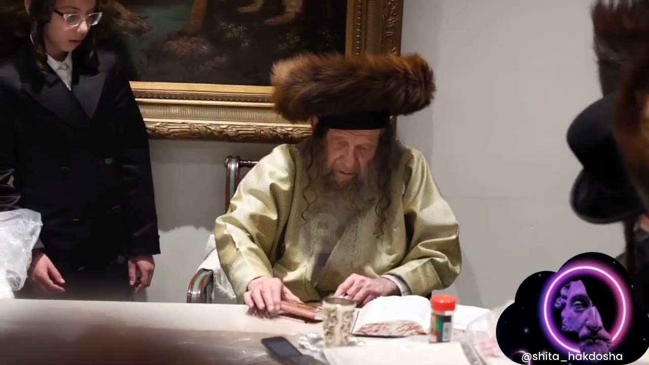 The Lelov Nikelsburg Rebbe making Havdalah in Boro Park