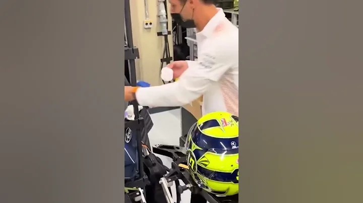 Daniel ricciardo gives lando Norris a little gift #shorts #f1 #danielricciardo