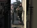 Music teacher performs on balcony in Italy amid coronavirus outbreak | ABC News