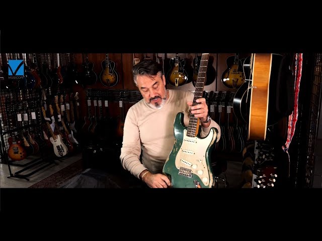 Fender Stratocaster 30th Anniversary Custom Shop - YouTube