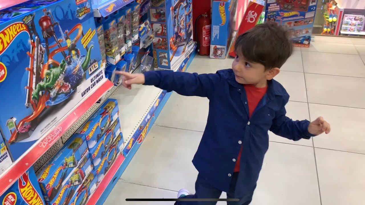 Oyuncakçıda Transformersları, Batman’ı, Paw Patrolü, Hotwheelsları, Hayvanları, Cars’ı inceliyoruz😍
