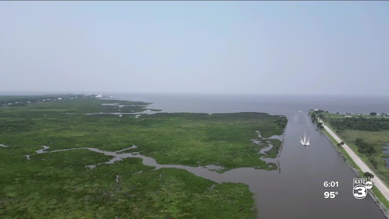 Vermilion Bay rescue mission continues - YouTube
