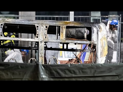 На западе Швейцарии сгорел почтовый автобус. Его могли поджечь