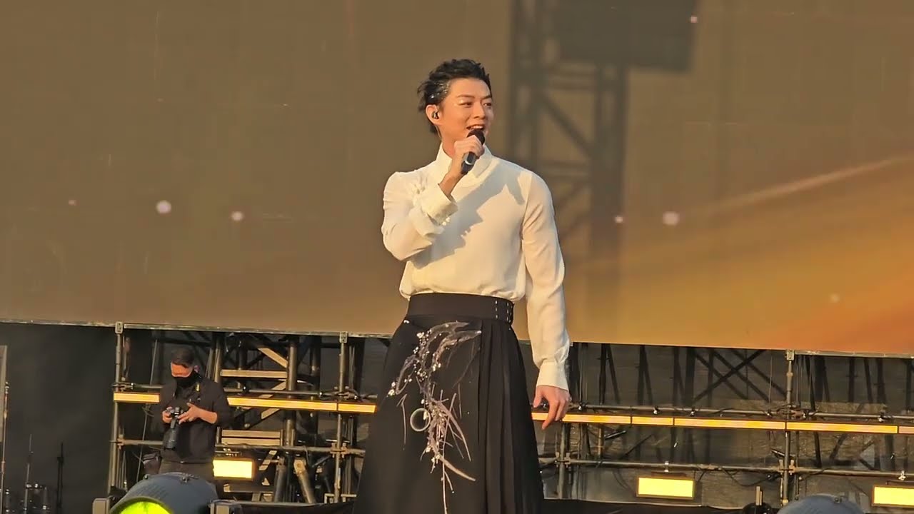 徒手攝錄不穩啊！無濾鏡 ！斜陽下的 #霍尊  #南京江䐁音樂節