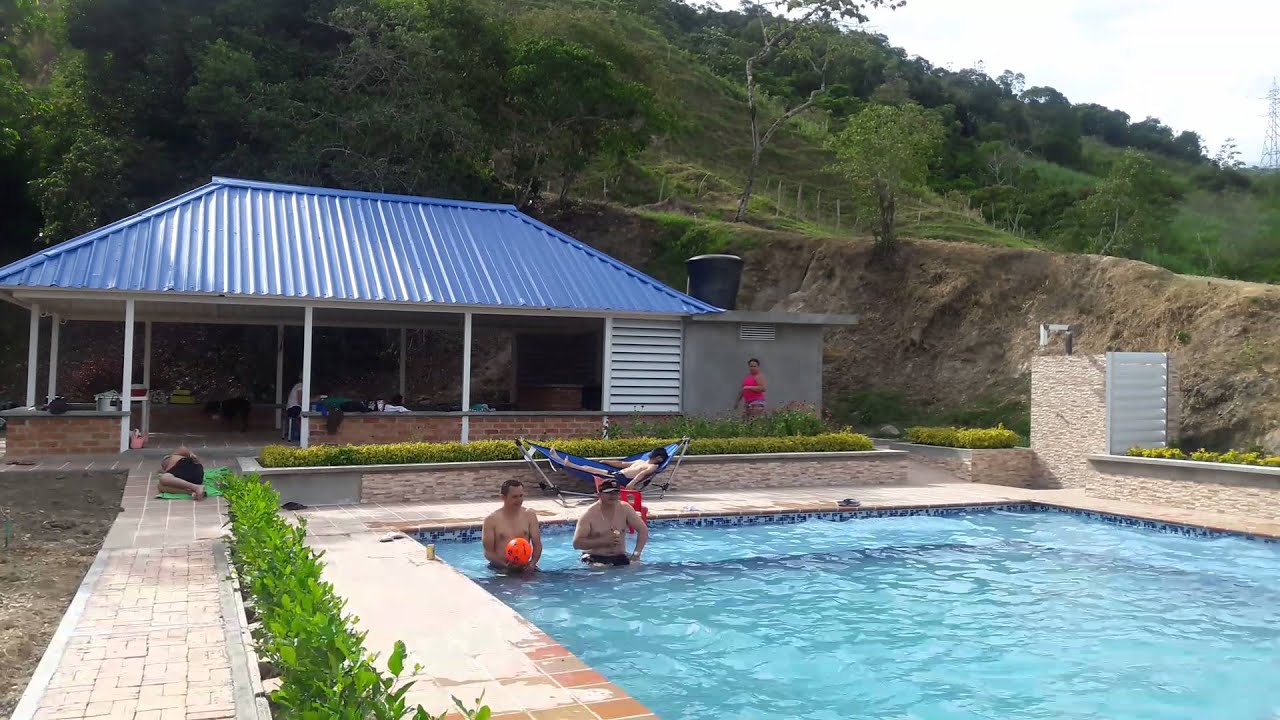 En la picina - YouTube