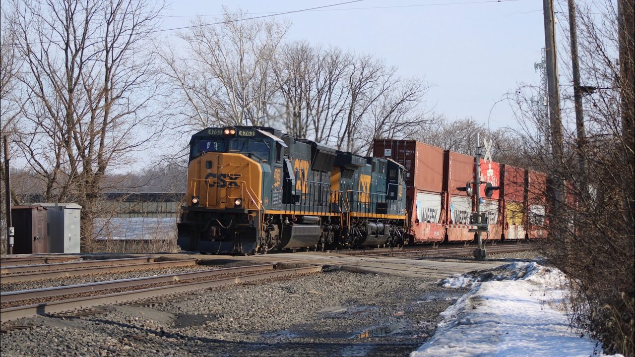 Csx 4763 with a foul horn leads a intermodal in Willoughby Ohio 