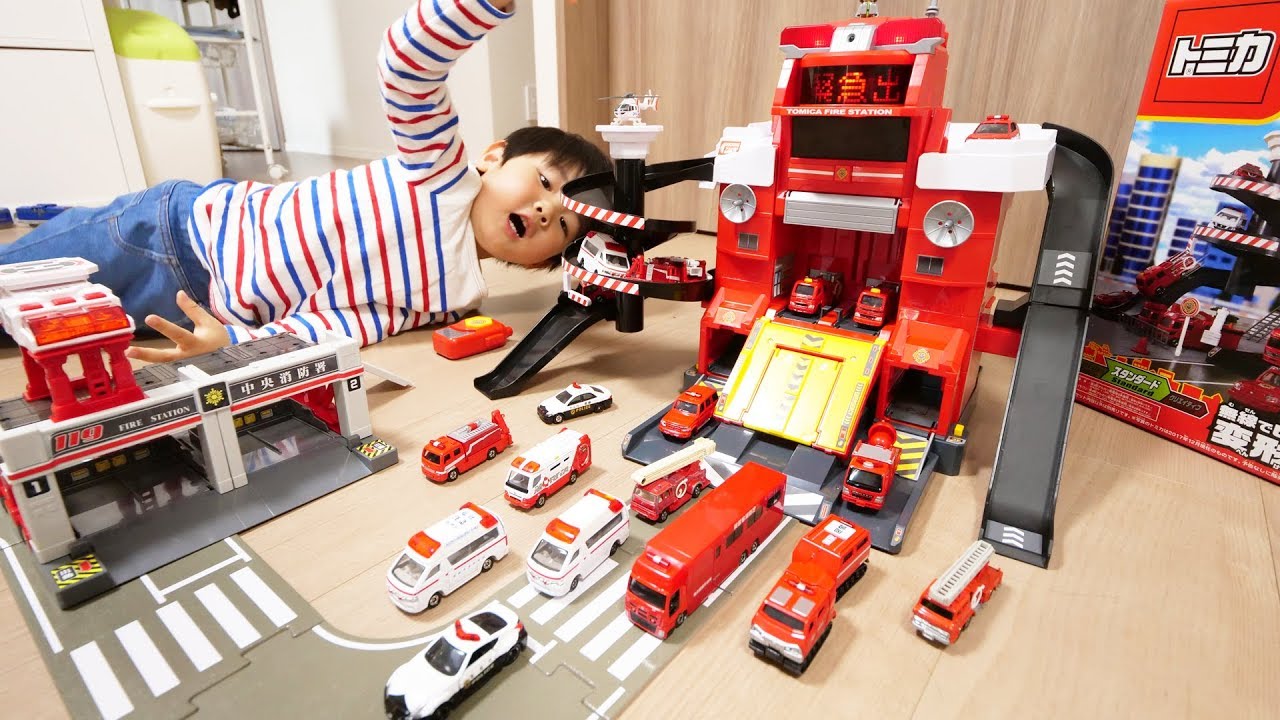 トミカ 変形ファイヤーステーション Toy Cars Transformation Fire Station