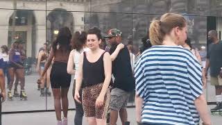 Baile callejero en París Francia al estilo EEUU