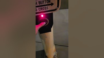 Night Time Video Of An Polara EN4 Navigator Pedestrain Button