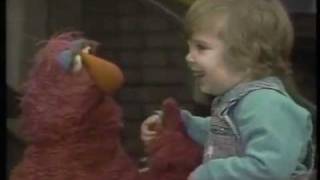 Clic Sesame Street - Telly Monster And Toddler Isaac Talk About Hair 1988